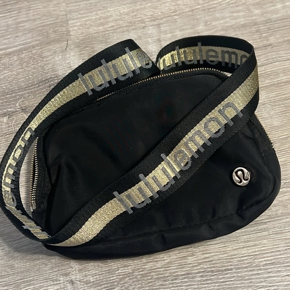 Black & Gold Belt Bag with Logo Strap *Zipper needs repair* - Picture 7 of 16